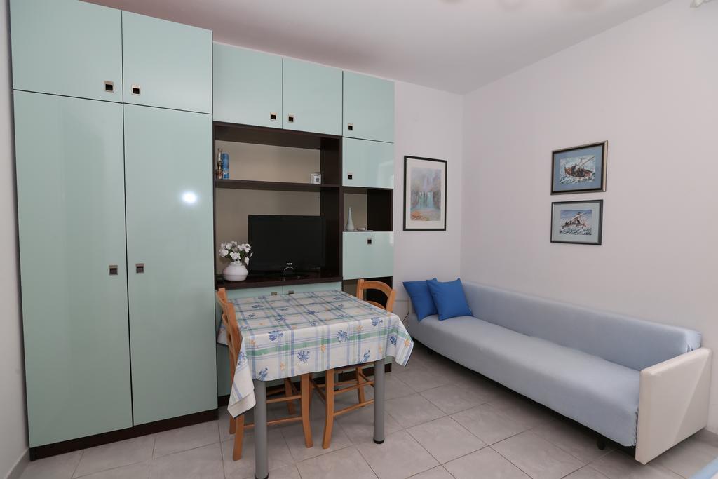 Apartments Ljubica Baska  Bagian luar foto